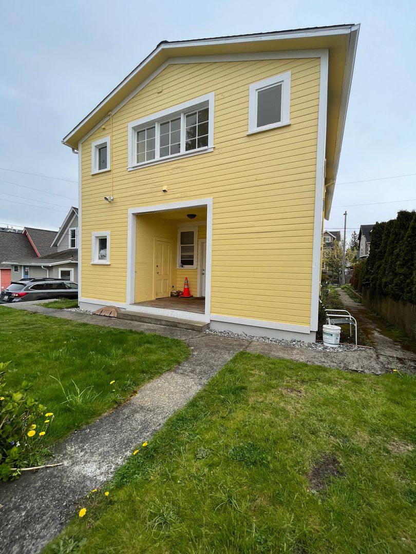 Apartment for rent at 409 Lakeway Dr, Bellingham, WA 98229