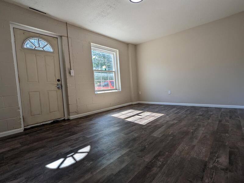 Apartment for rent at 702 S Roche St #4, Knoxville, IA 50138