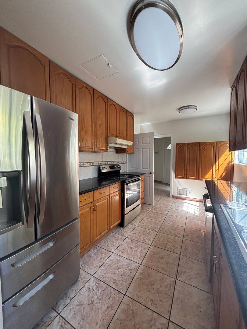 House for rent at 221 Commonwealth, Los Angeles, CA 90004