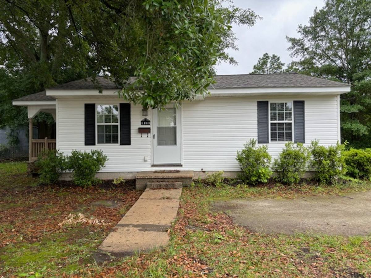 House for rent at 902 E 13th St, Lumberton, NC 28358