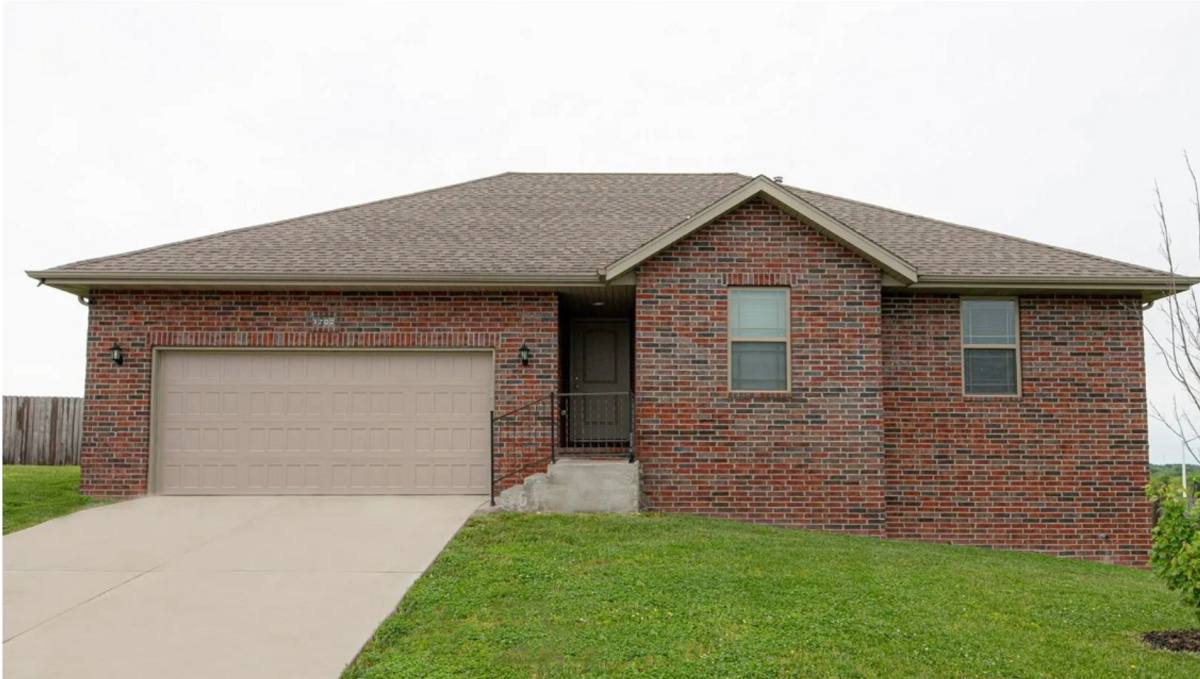 House for rent at 1702 N Hoover Dr, Ozark, MO 65721