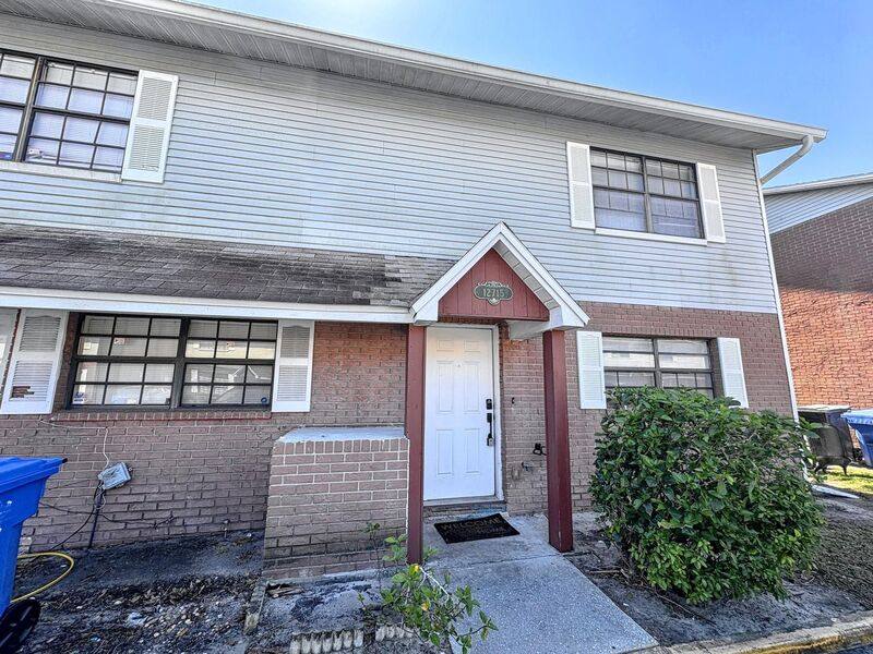 Townhouse for rent at 12715 N 57th St, Tampa, FL 33617