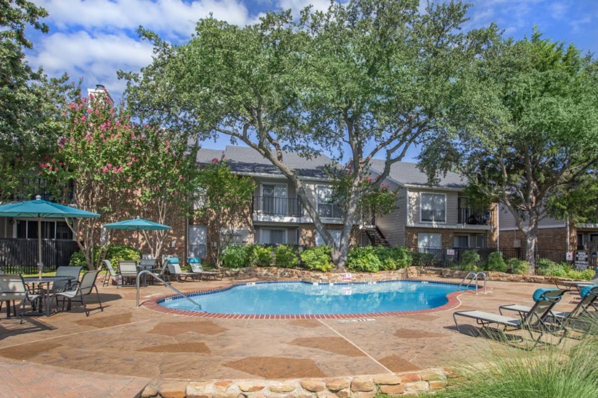 Apartment for rent at 2408 Forest Oaks Lane, Arlington, TX 76006