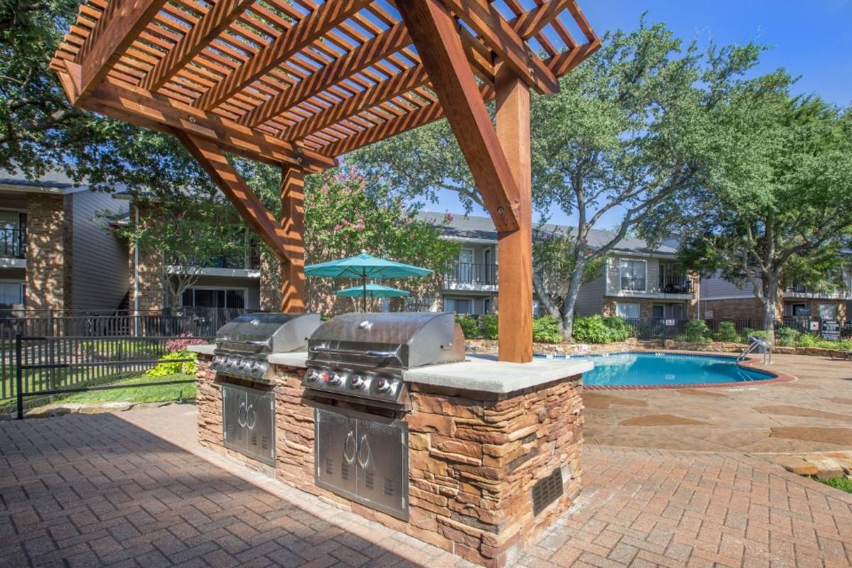 Apartment for rent at 2408 Forest Oaks Lane, Arlington, TX 76006