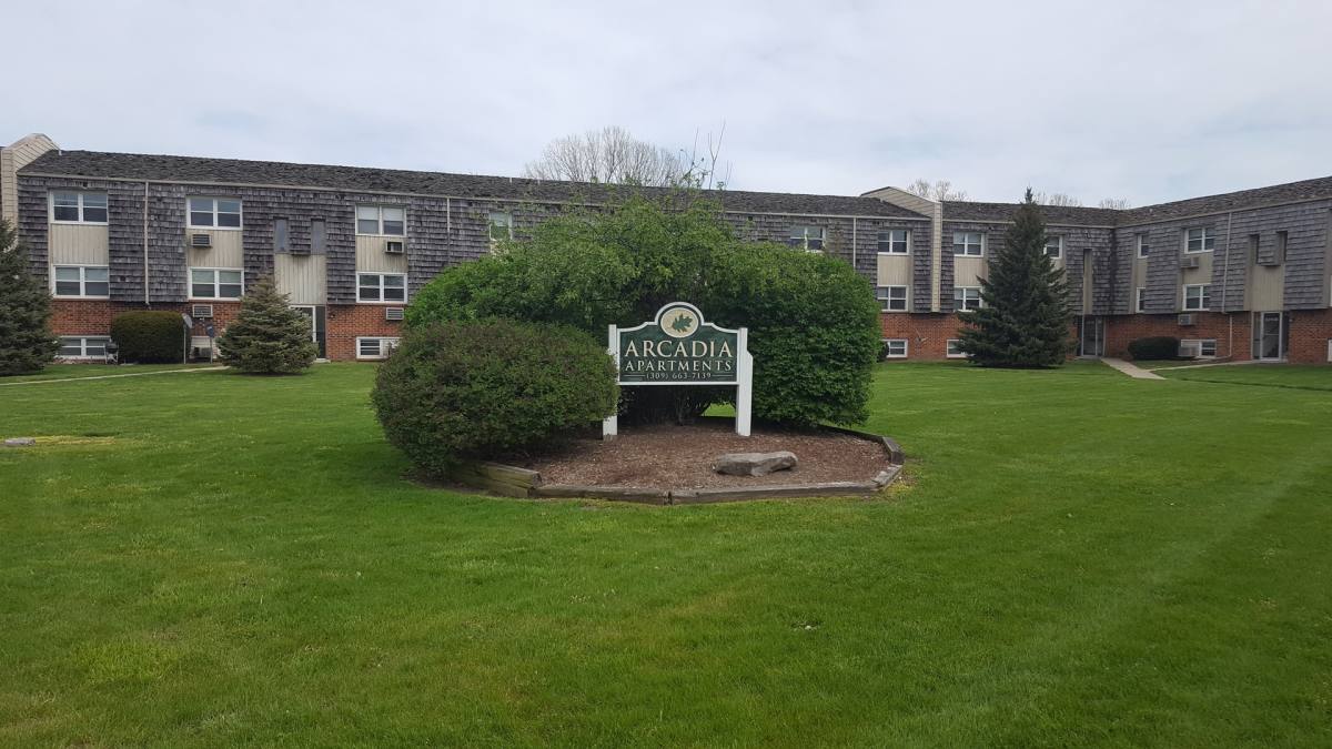 Apartment for rent at 802 Arcadia Dr, Bloomington, IL 61704