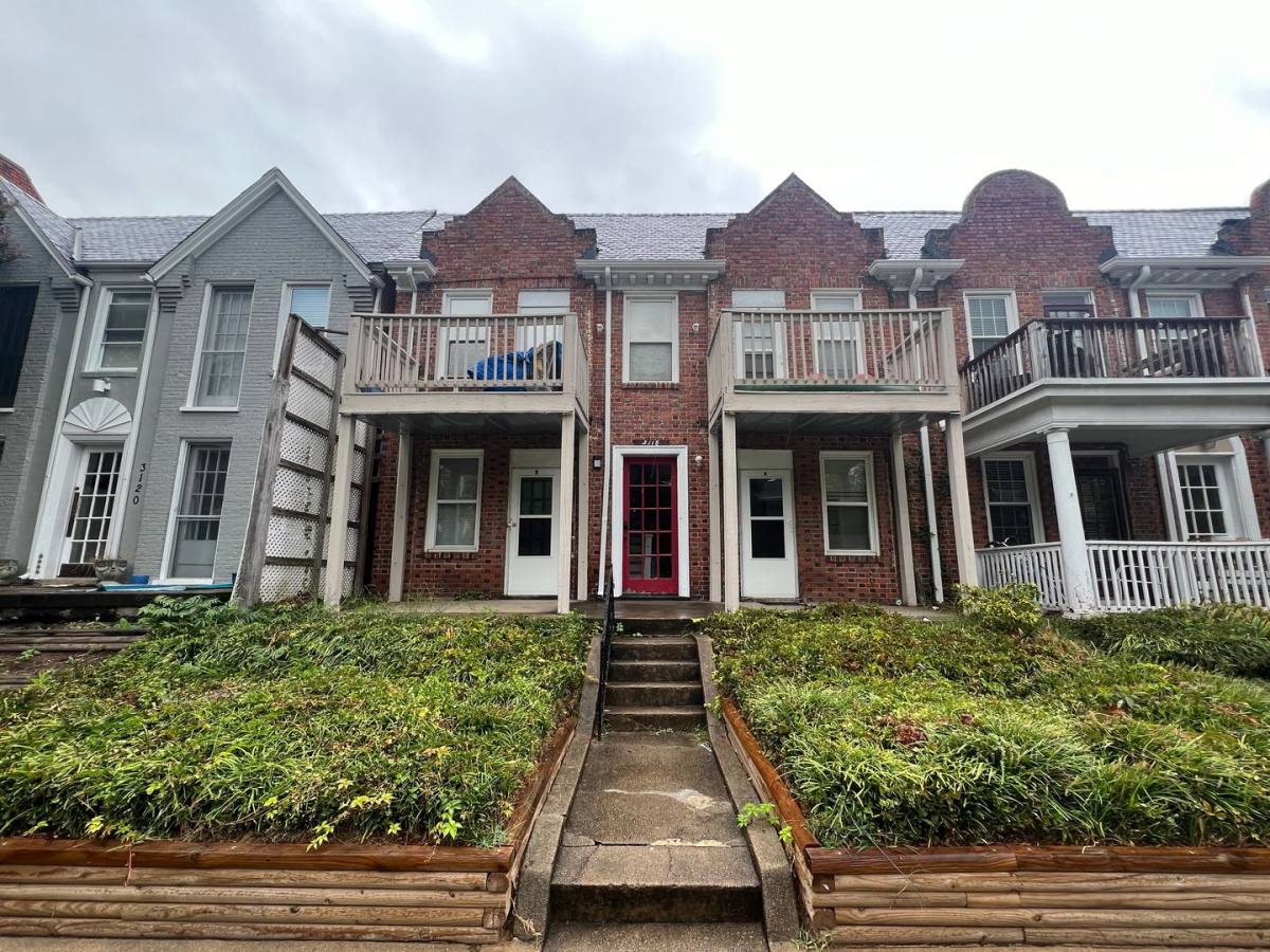 Apartment for rent at 3118 Hanover Ave, Richmond, VA 23220