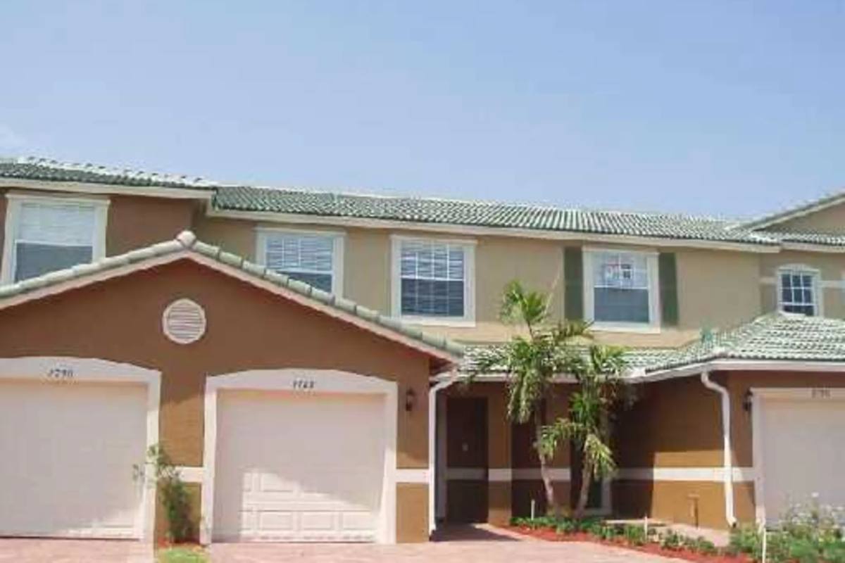 Townhouse for rent at 2788 SE Birmingham Dr, Stuart, FL 34997