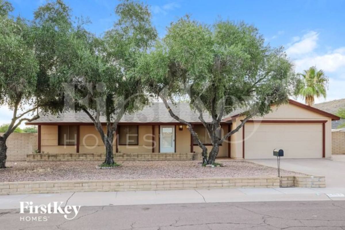 House for rent at 1401 W Surrey Ave, Phoenix, AZ 85029