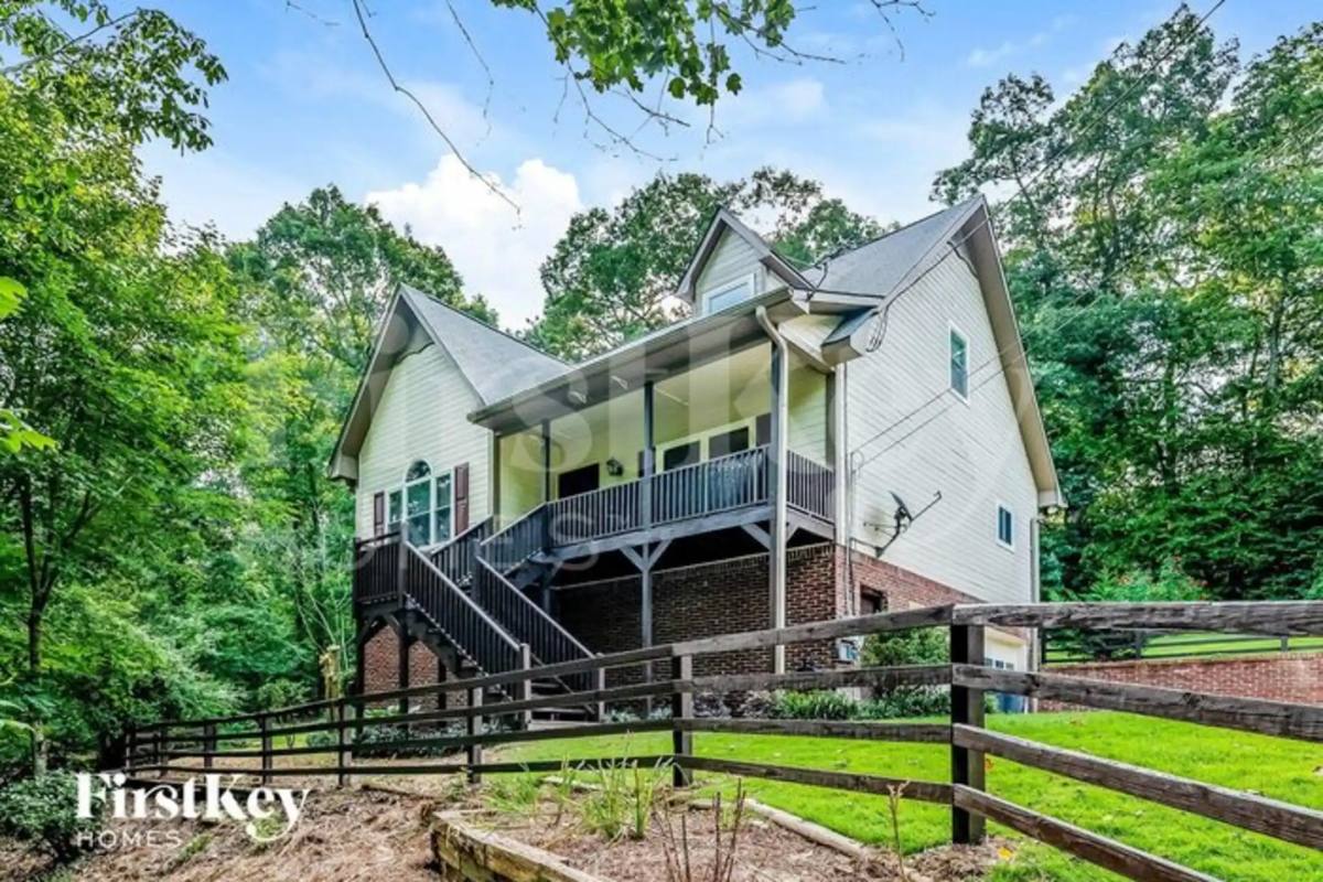 House for rent at 305 Yellow Wood Lane, Trussville, AL 35173