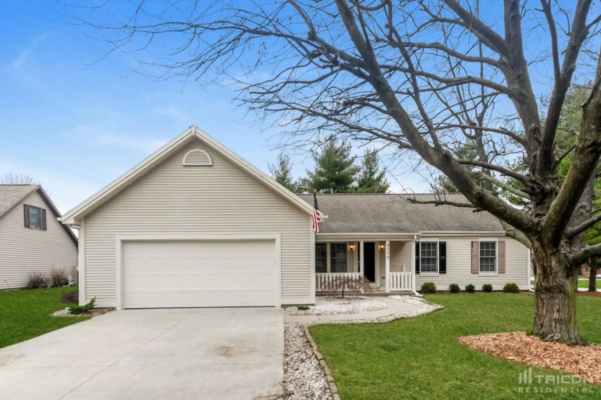 House for rent at 2773 Fox Pointe Dr, Columbus, IN 47203