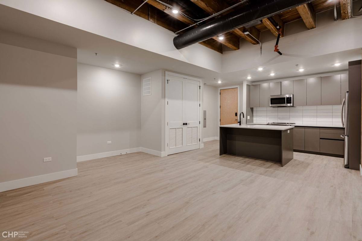 Apartment for rent at 729 N Sangamon St, Chicago, IL 60642