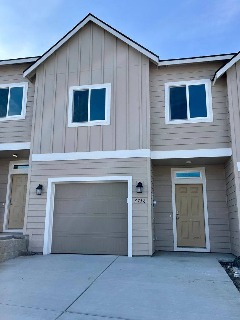 Townhouse for rent at 3718 S Roosevelt Place, Kennewick, WA 99338