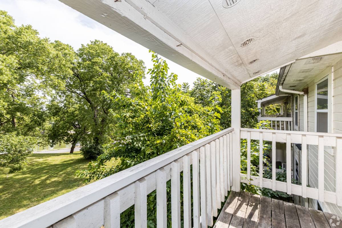 Apartment for rent at 1500 E 29th St, Kansas City, MO 64109