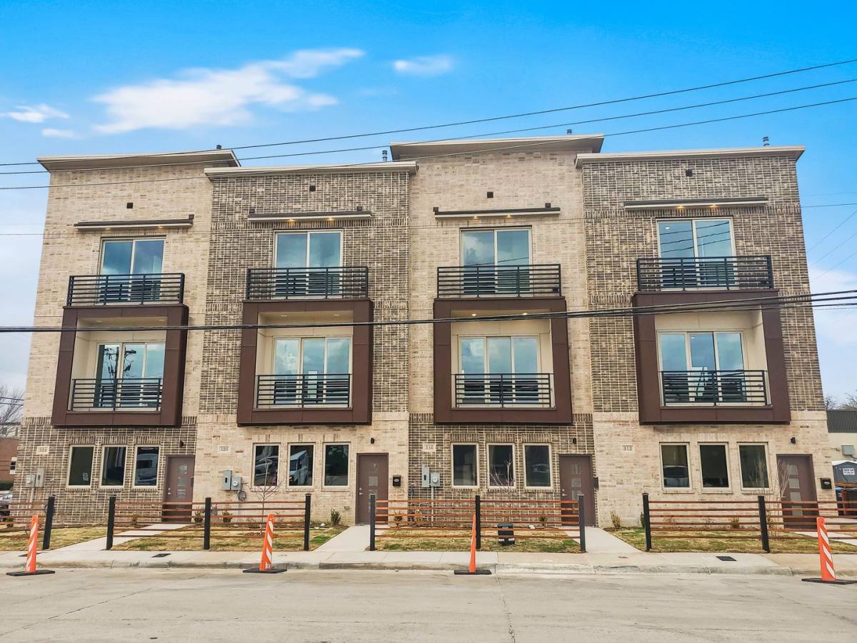 Apartment for rent at 324 Feliks Gwozdz, Fort Worth, TX 76104