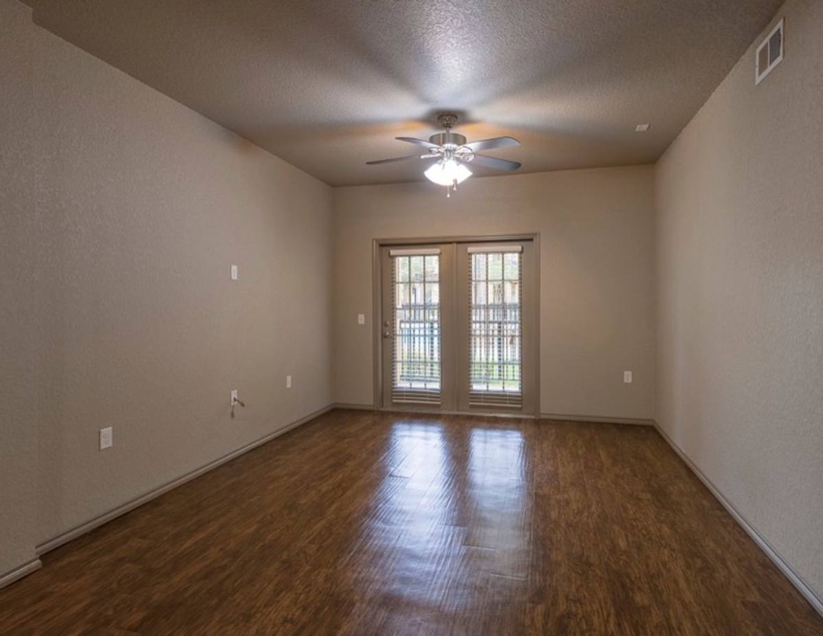 Apartment for rent at 1270 W Oaklawn Rd, Pleasanton, TX 78064