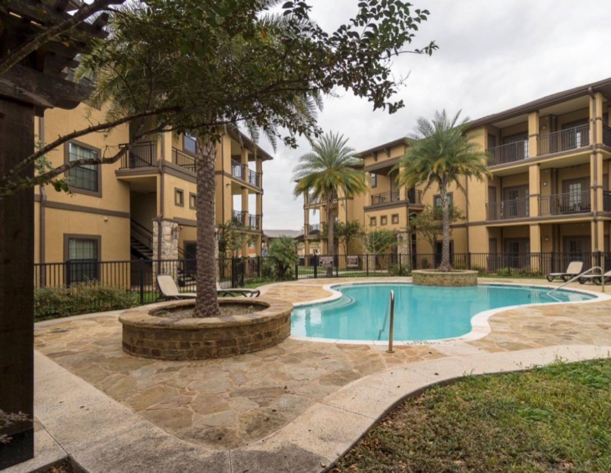 Apartment for rent at 1270 W Oaklawn Rd, Pleasanton, TX 78064
