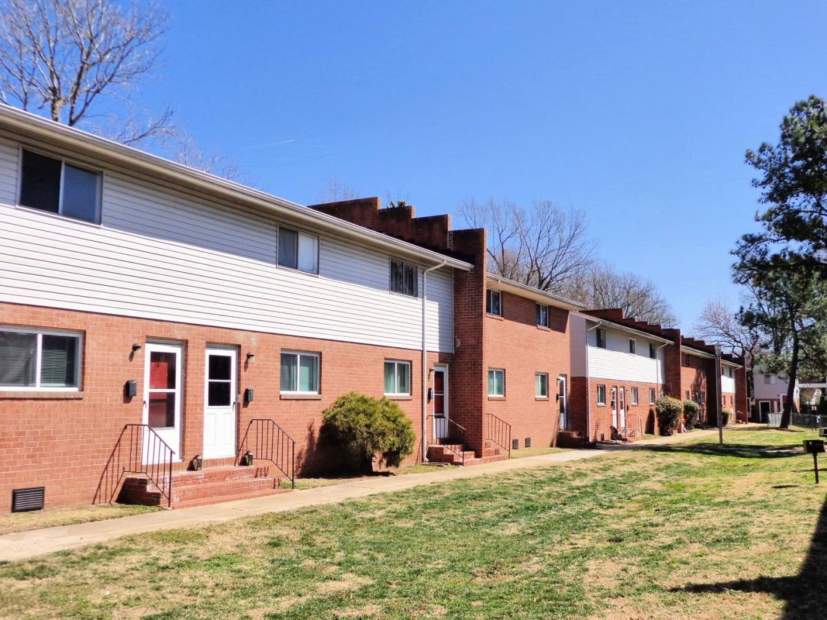 Apartment for rent at 1625 W Pembroke Ave, Hampton, VA 23661