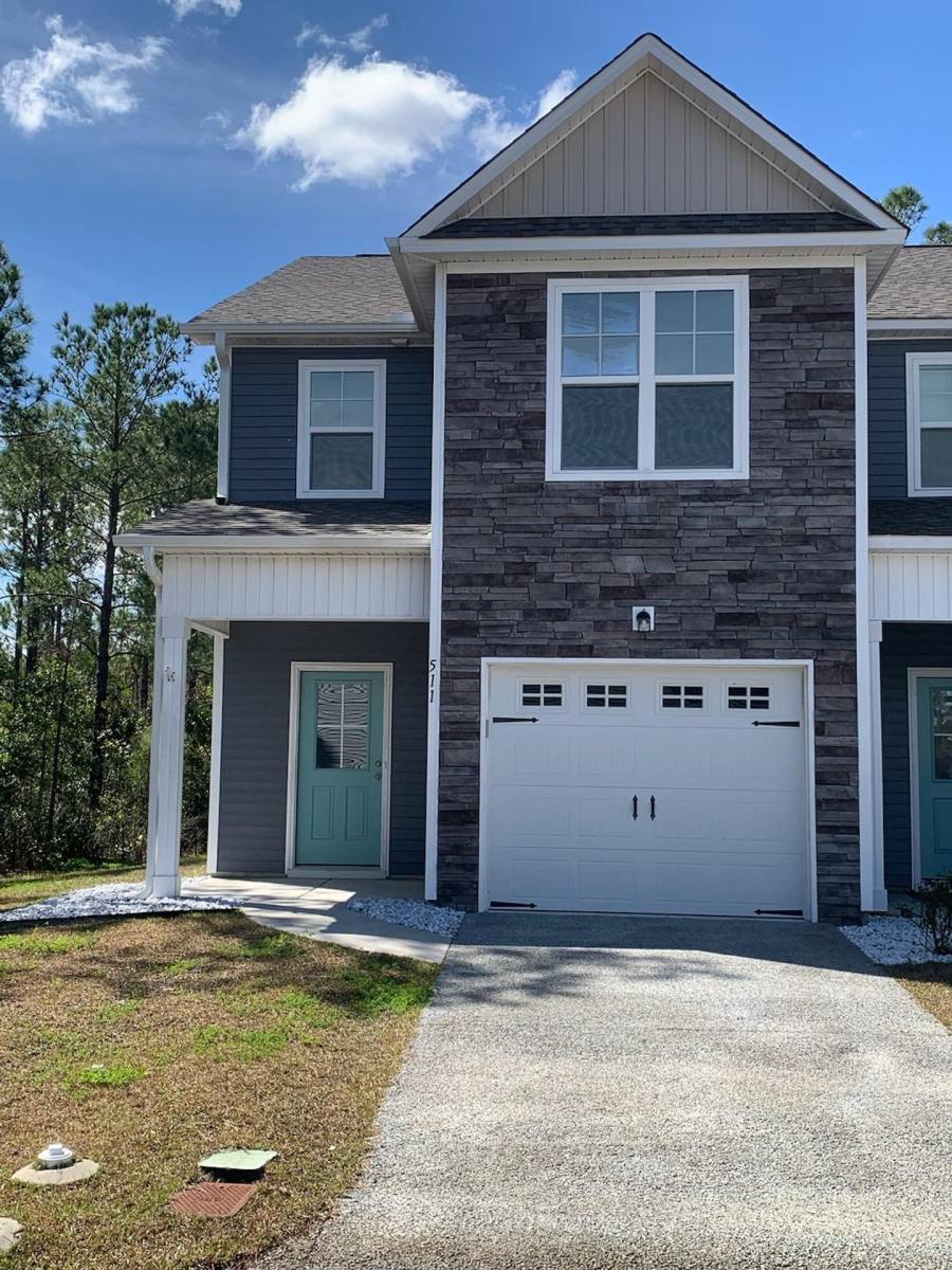 Townhouse for rent at 511 Stone Crab Lane, Sneads Ferry, NC 28460