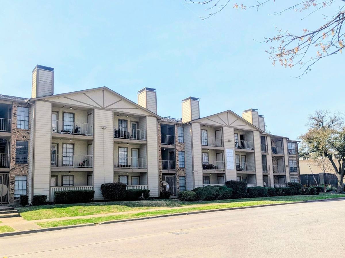 Apartment for rent at Bennett Place, 2223 Bennett Ave, Dallas, TX 75206