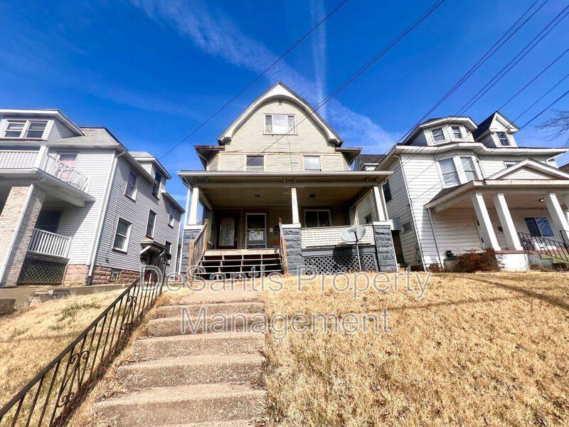 Apartment for rent at 409 E Garfield Ave #2, New Castle, PA 16105