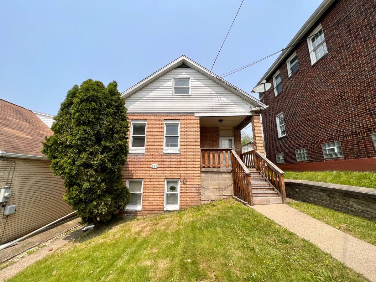 Apartment for rent at 823 13th St, Ambridge, PA 15003