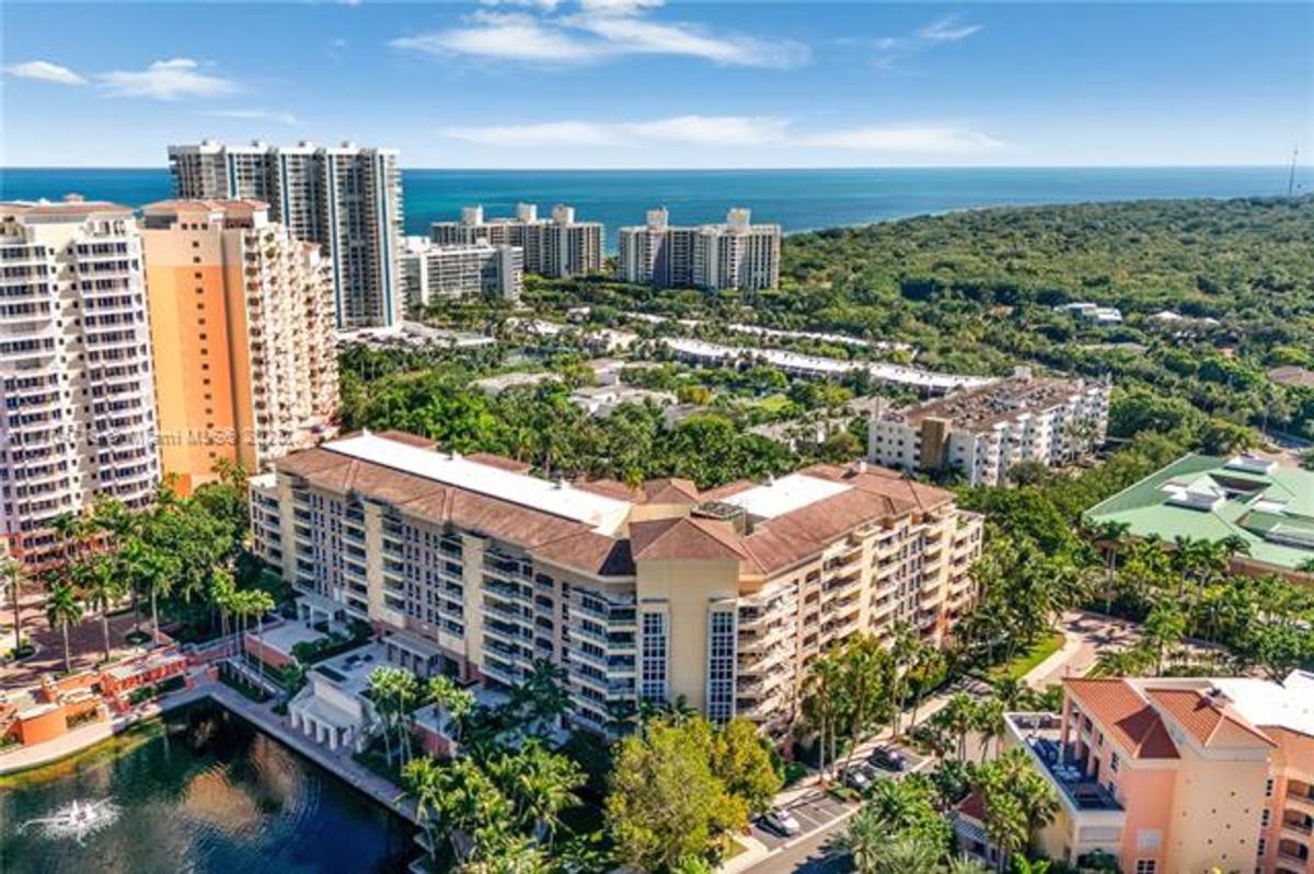 Apartment for rent at 765 Crandon Blvd, Key Biscayne, FL 33149