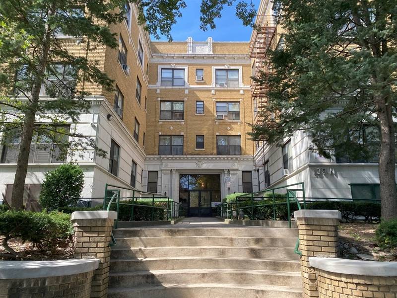 Apartment for rent at 139 N Arlington Ave, East Orange, NJ 07017