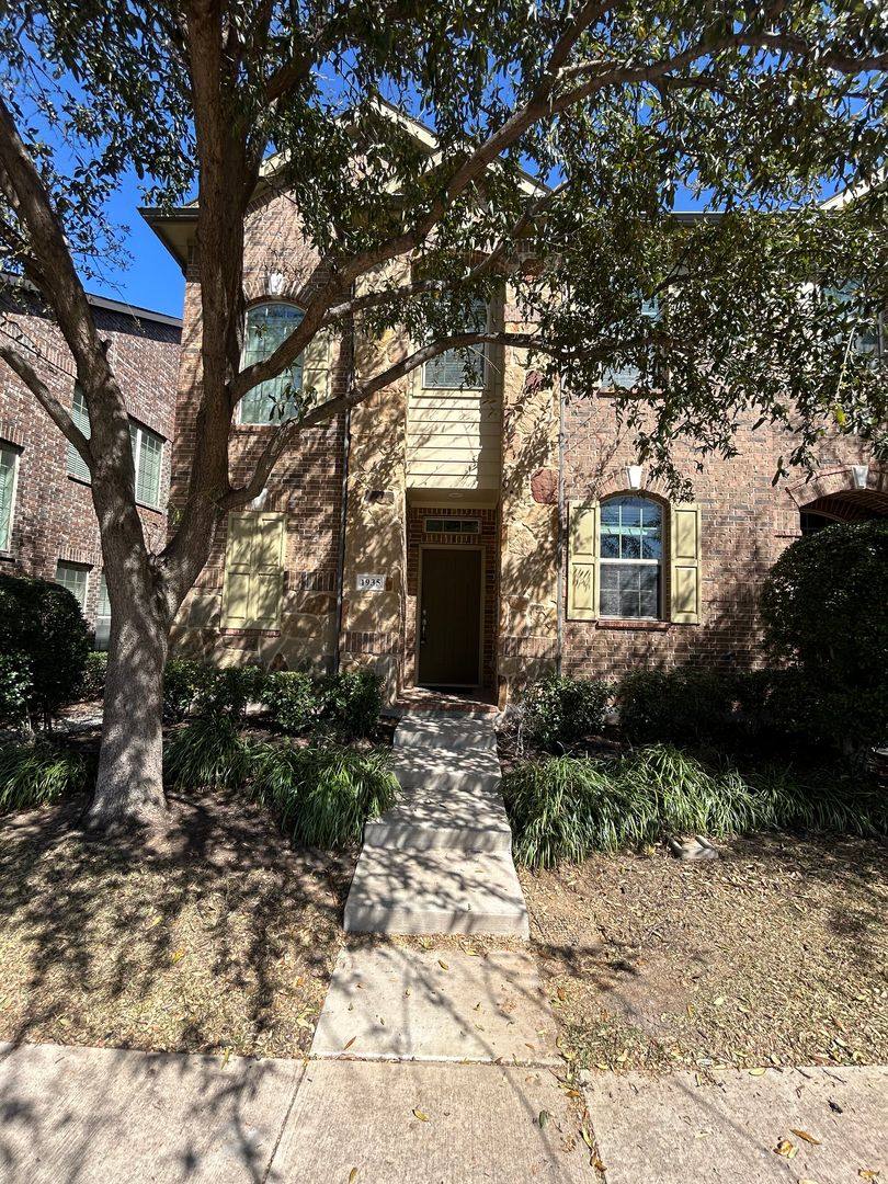 1935 Longmeadow Hill Dr, Irving, TX 75063