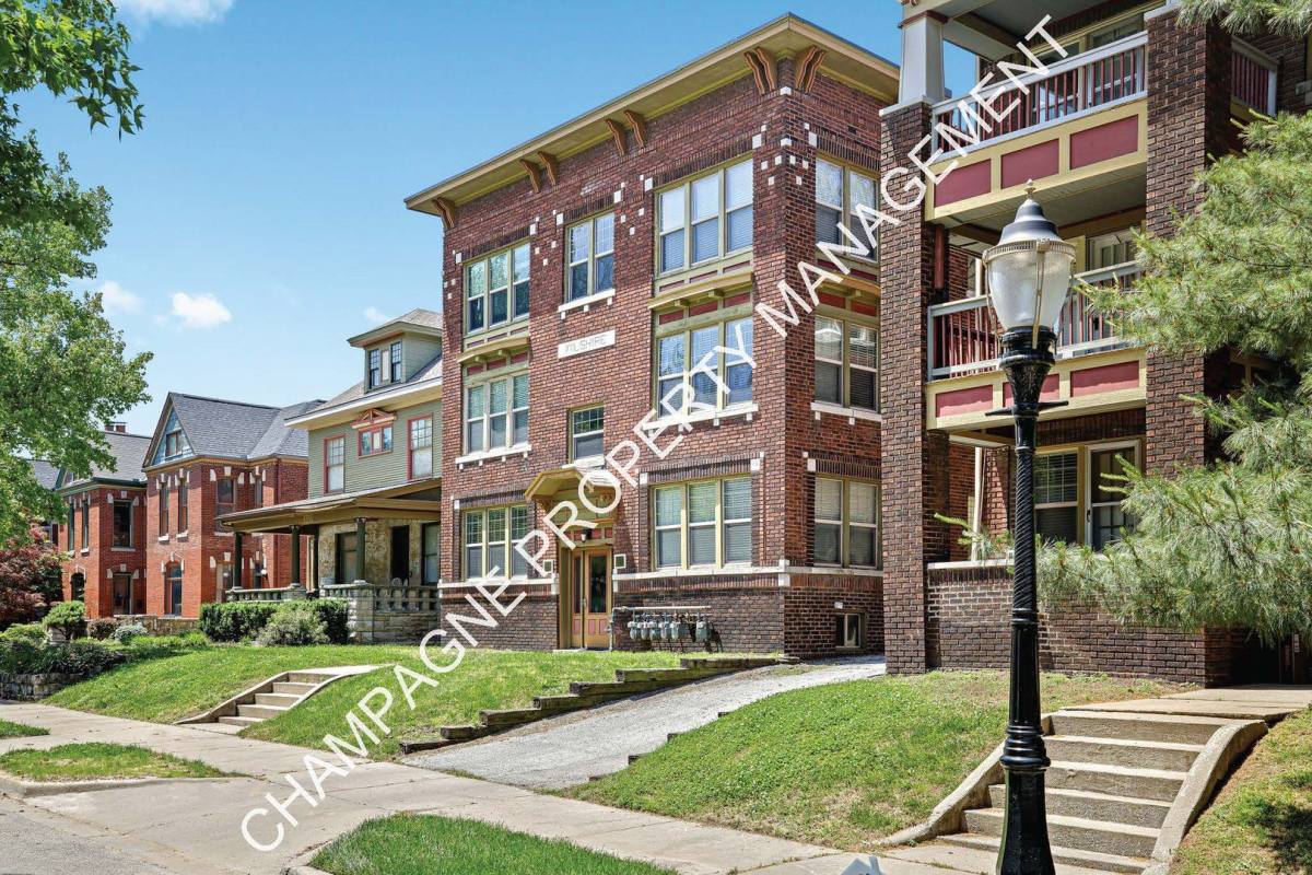 Apartment for rent at 3014 3016 Grand Ave, Kansas City, MO 64108