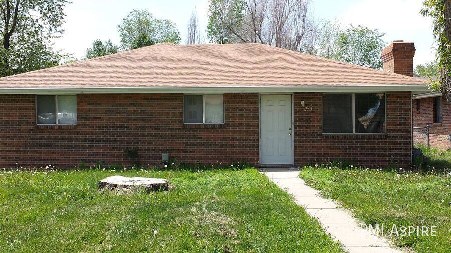 Apartment for rent at 233 E Longs Peak Ave, Longmont, CO 80504
