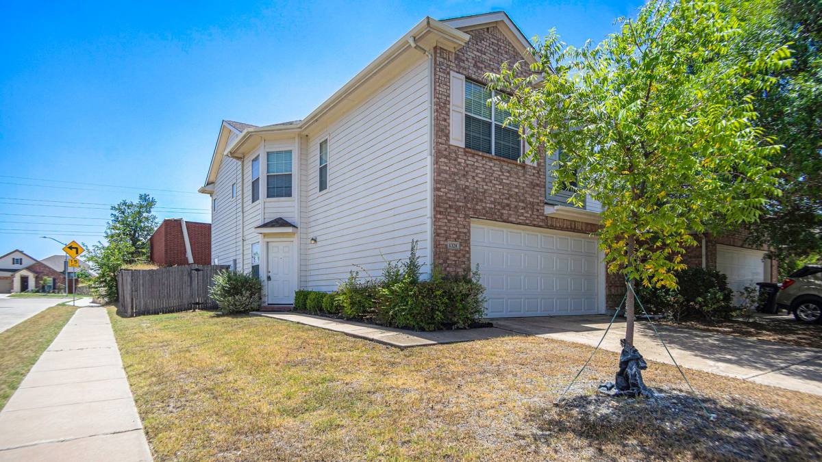 Townhouse for rent at 1328 Saddle Blanket Court, Fort Worth, TX 76131