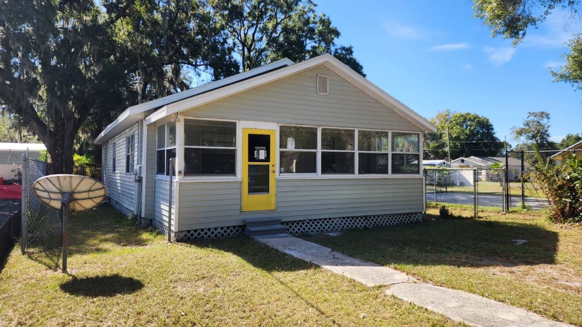 House for rent at 1317 E Church St, Plant City, FL 33563