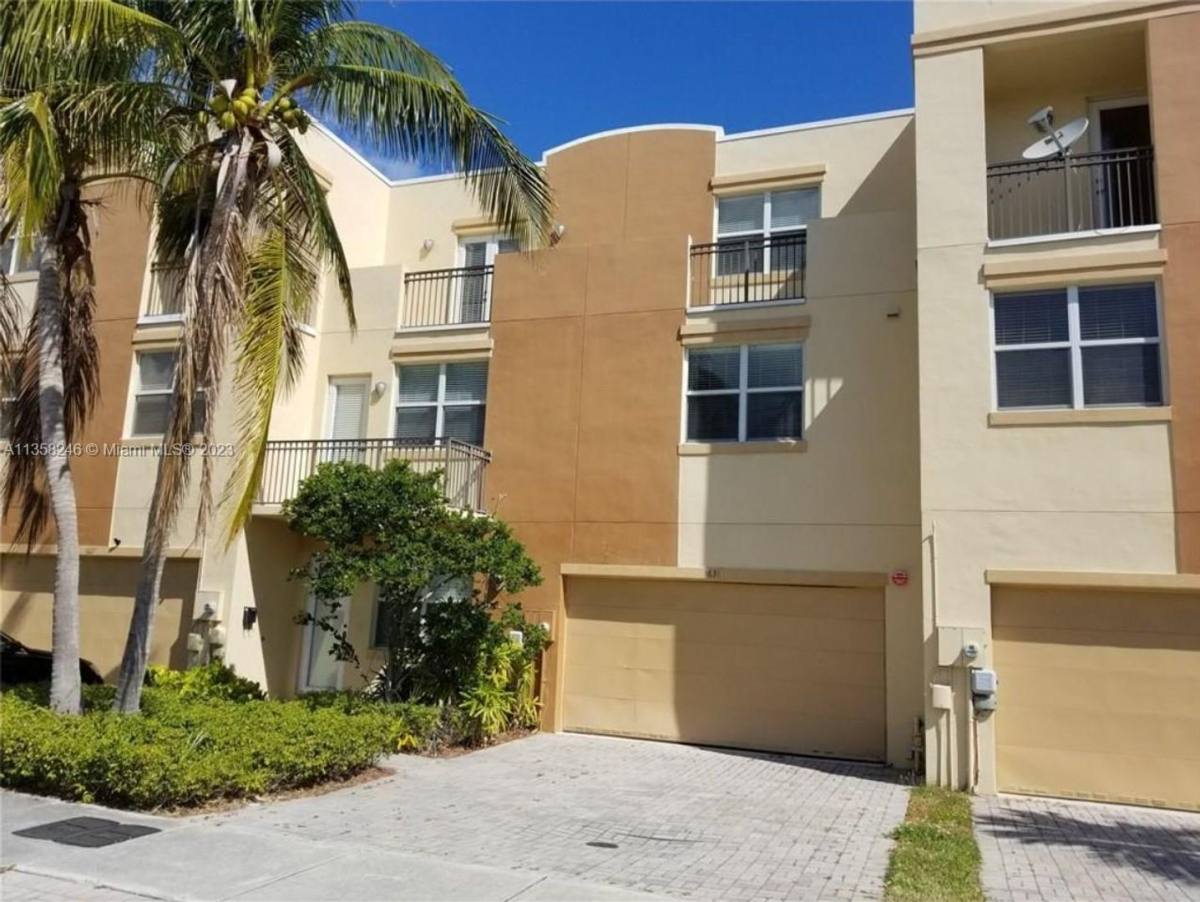 Townhouse for rent at 1631 NE 11th St, Fort Lauderdale, FL 33304