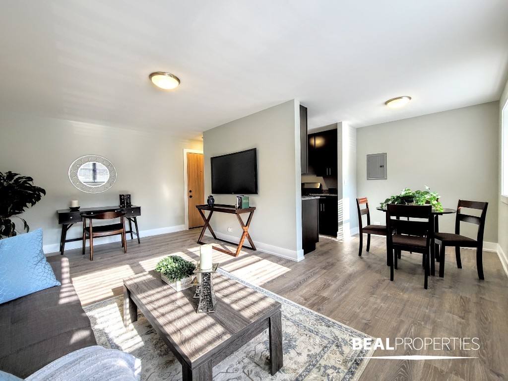 Apartment for rent at 530 W Surf St, Chicago, IL 60657