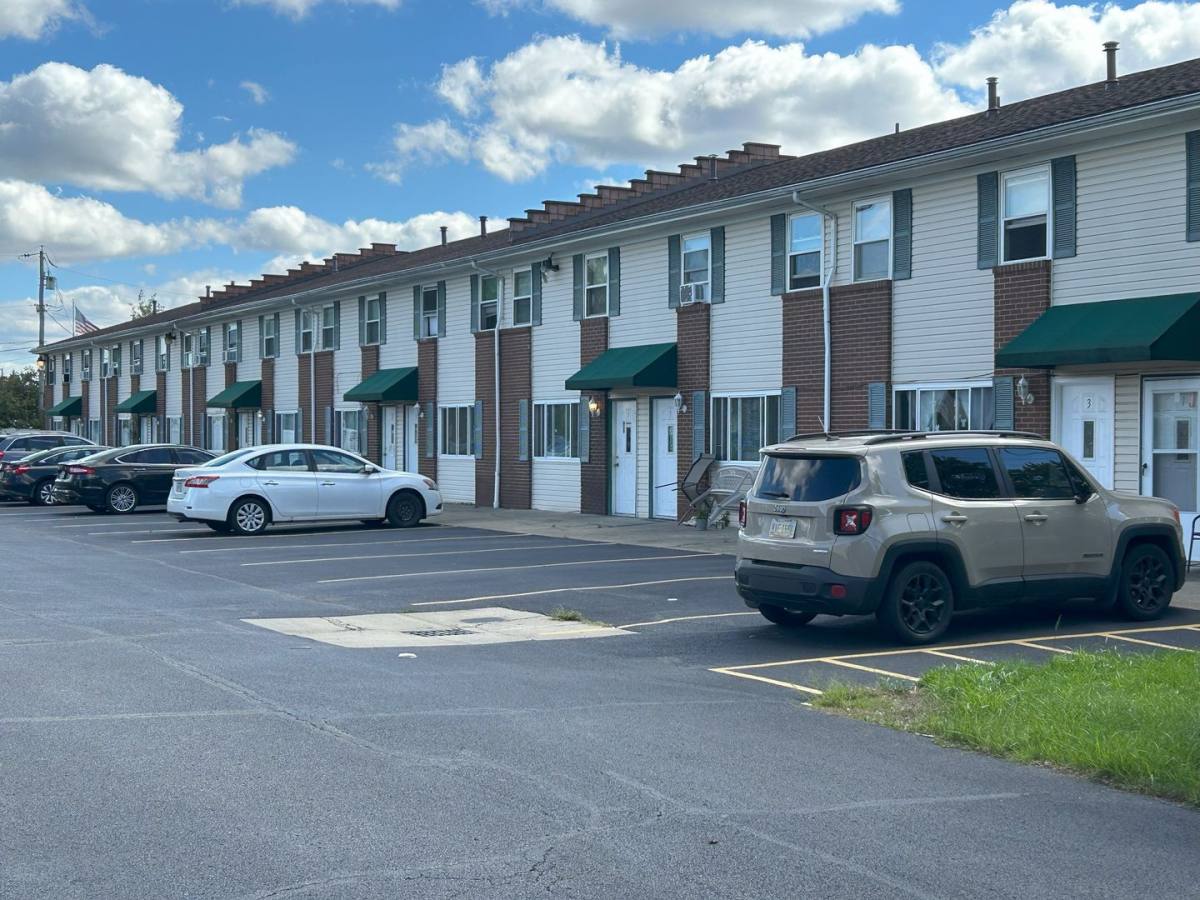Townhouse for rent at 630 S Abbe Rd, Elyria, OH 44035