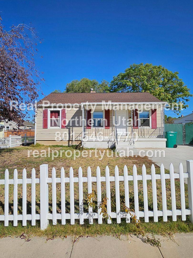 House for rent at 203 S Lakeview Dr, Clearfield, UT 84015