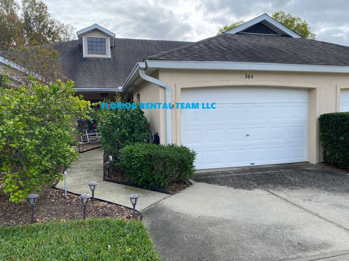 Townhouse for rent at 264 Juniper Way, Tavares, FL 32778