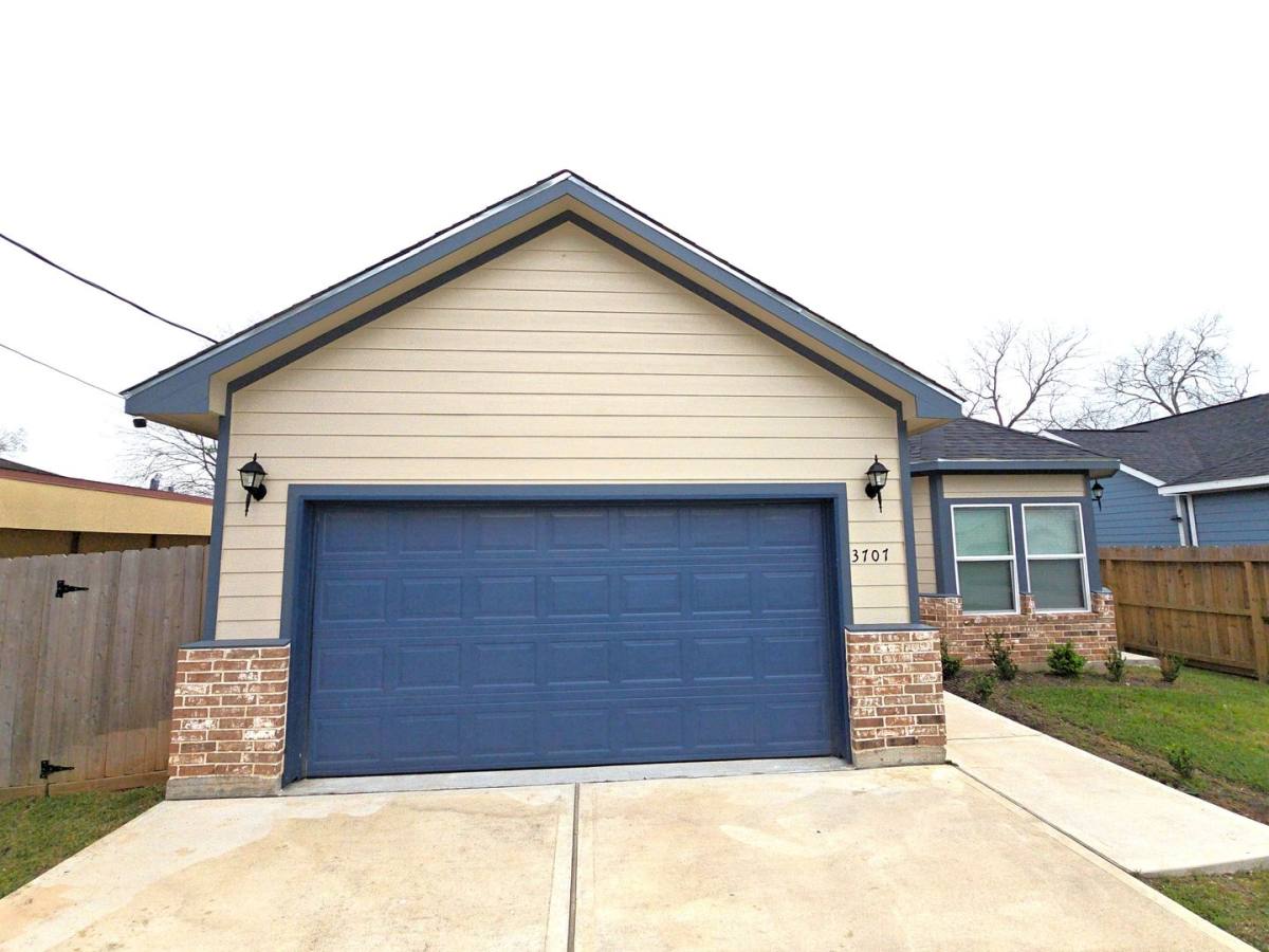 House for rent at 3707 Fourth St, Brookshire, TX 77423