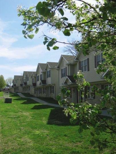 Apartment for rent at 921-927 E Grand Ave, Carbondale, IL 62901