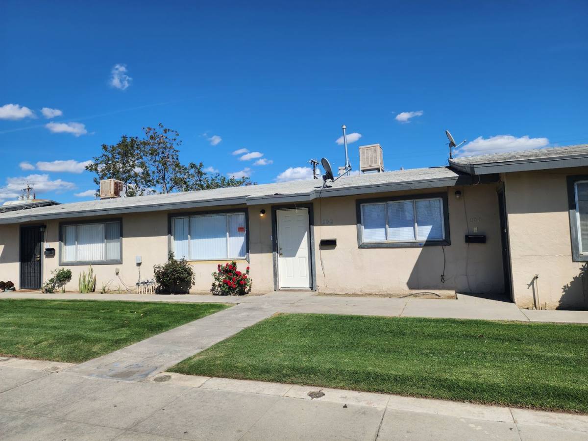 Apartment for rent at 202 Eye St, Bakersfield, CA 93304