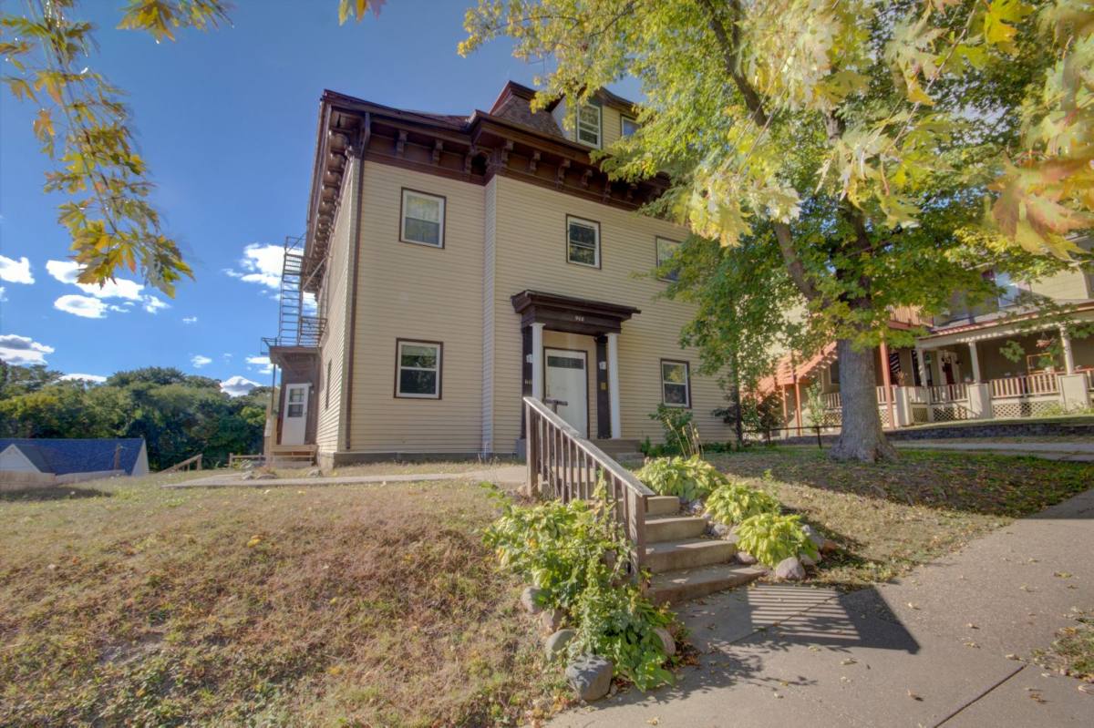Apartment for rent at 908 Bridge Ave, Davenport, IA 52803