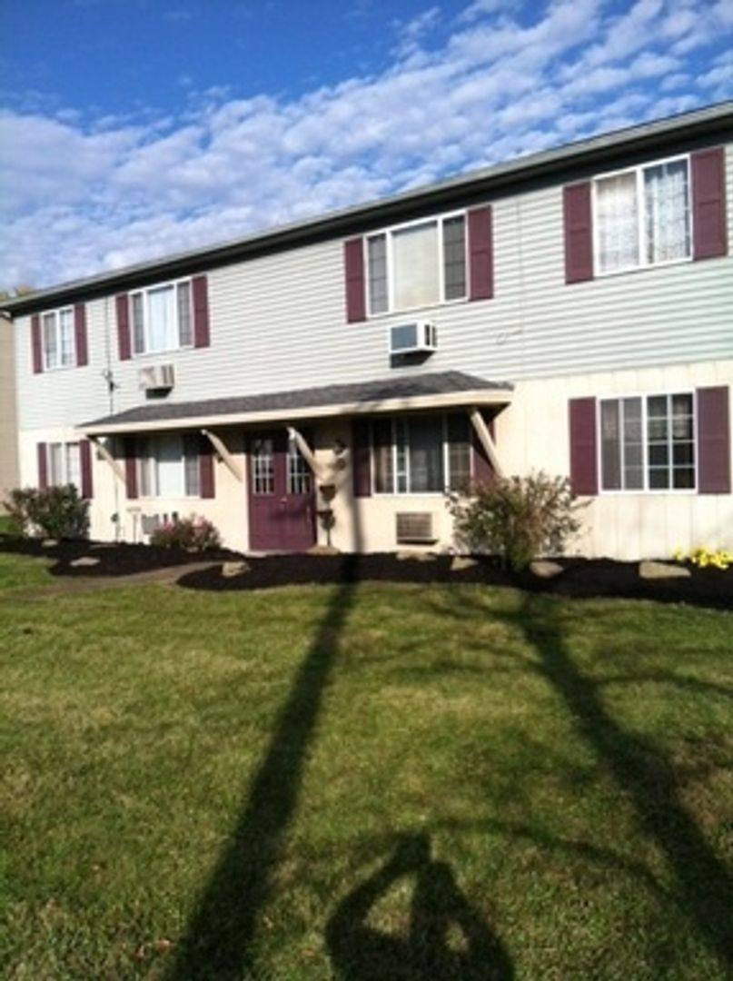 Apartment for rent at 3985 Niles Carver Rd, Mineral Ridge, OH 44440