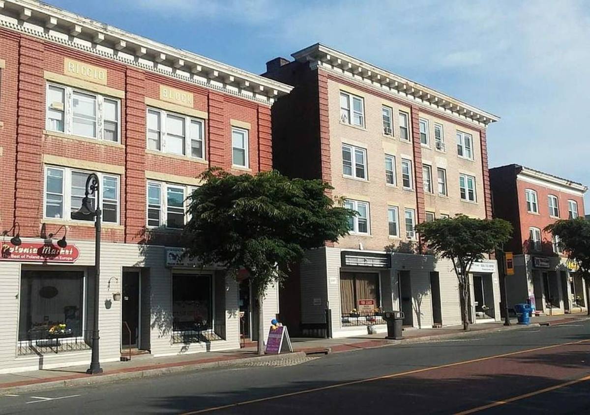 Apartment for rent at 411-431 N Main St, Bristol, CT 06010