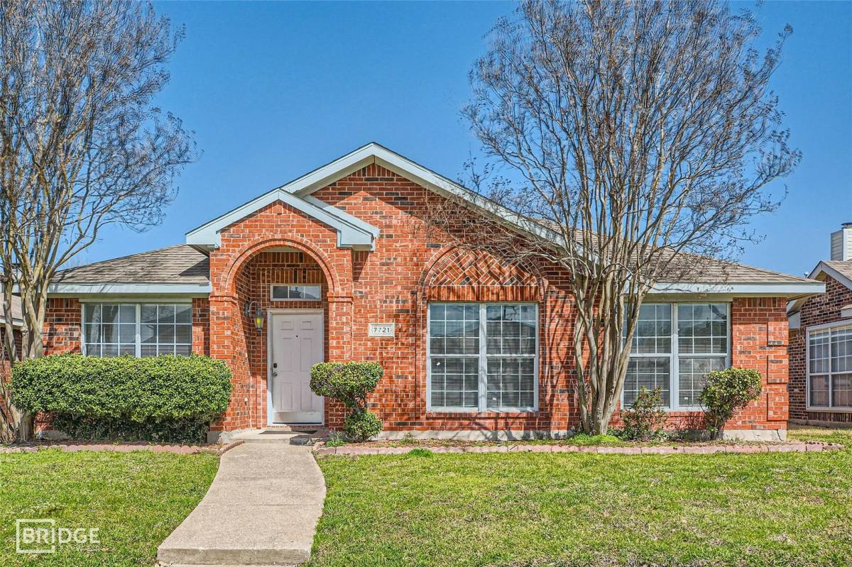 House for rent at 7721 Harbor Dr, Rowlett, TX 75088