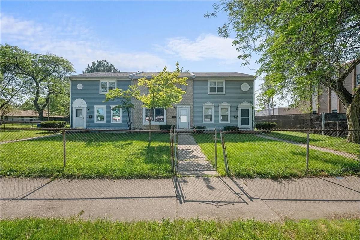 Townhouse for rent at 2131 Franklin Ave, Toledo, OH 43620