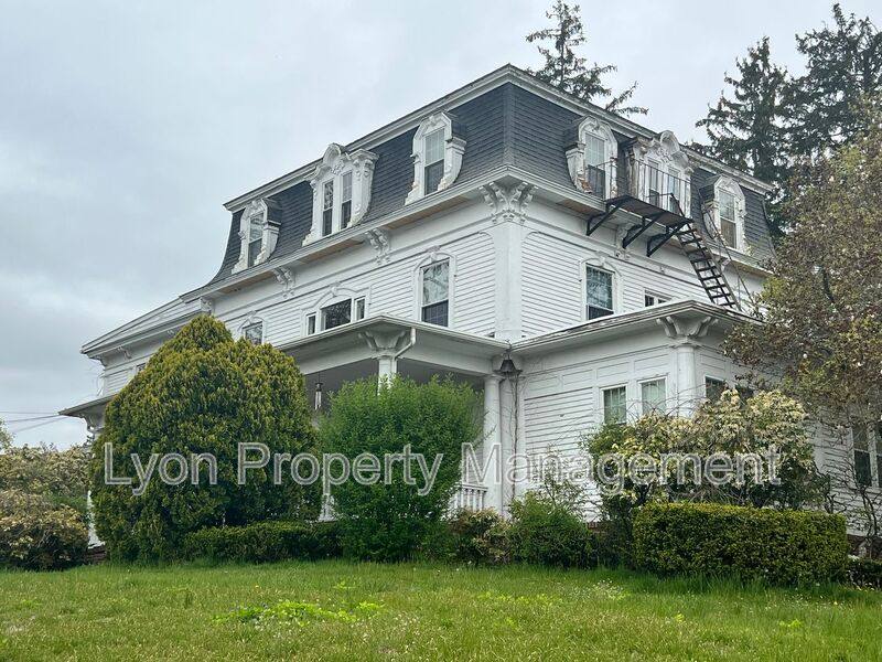 Apartment for rent at 507 Blackstone #8, Woonsocket, RI 02895
