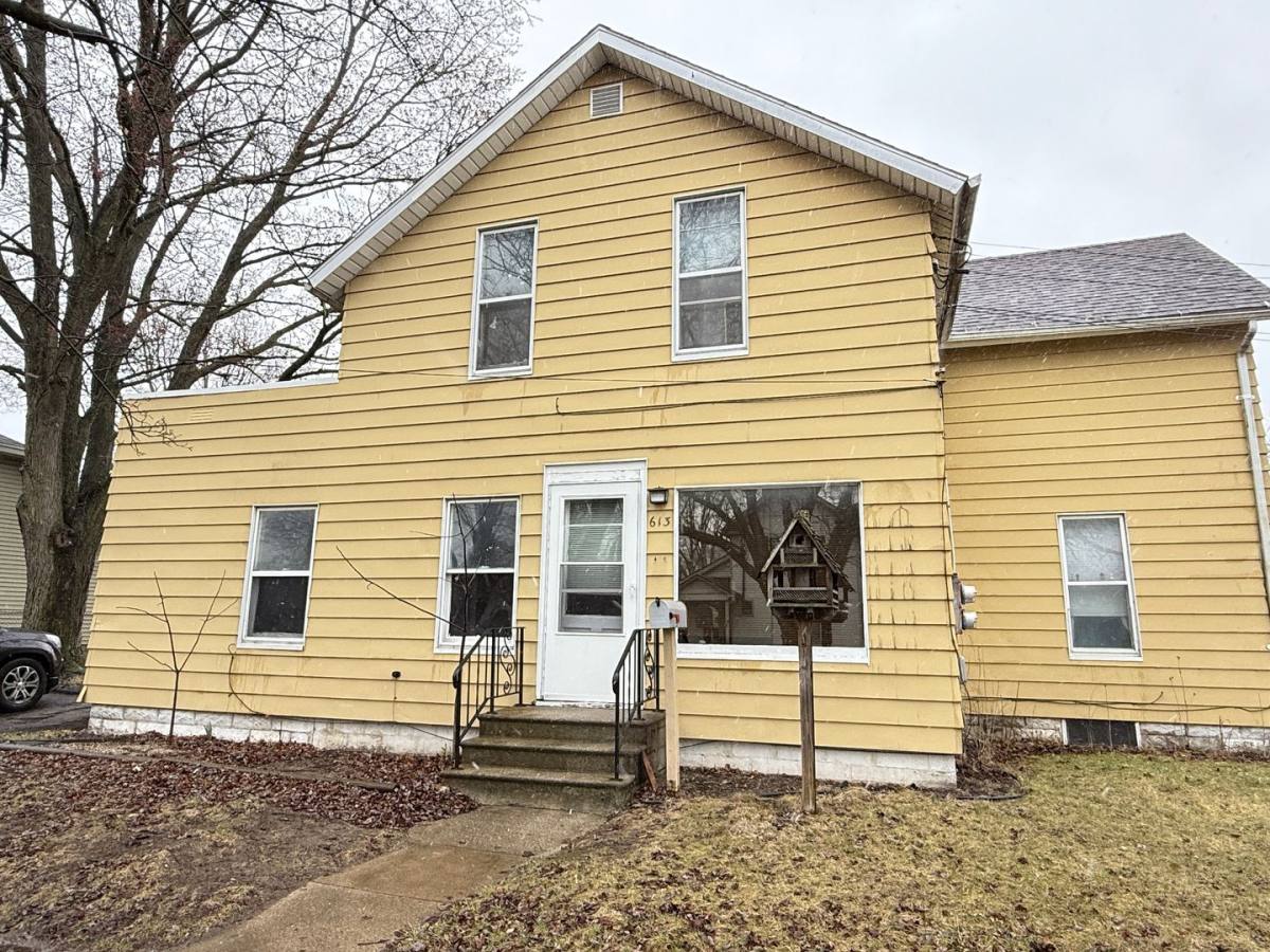 Apartment for rent at 843 Bennett St, Jackson, MI 49202
