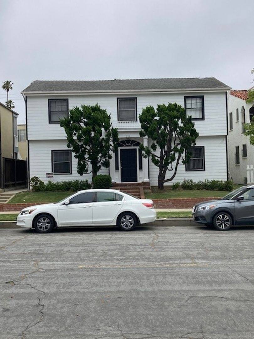 Apartment for rent at 204 Belmont Ave, Long Beach, CA 90803
