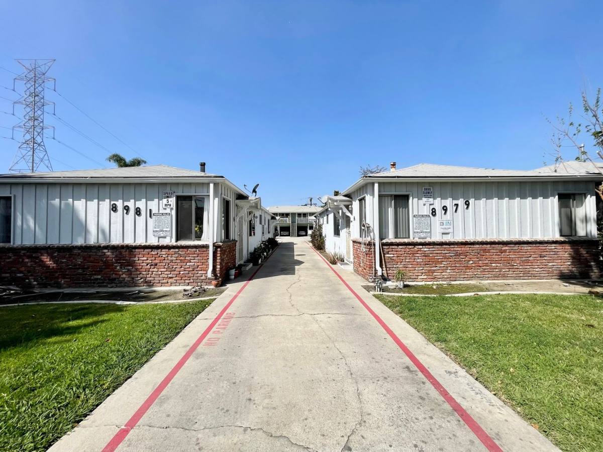 Apartment for rent at 8979 8981 McNerney Ave, South Gate, CA 90280
