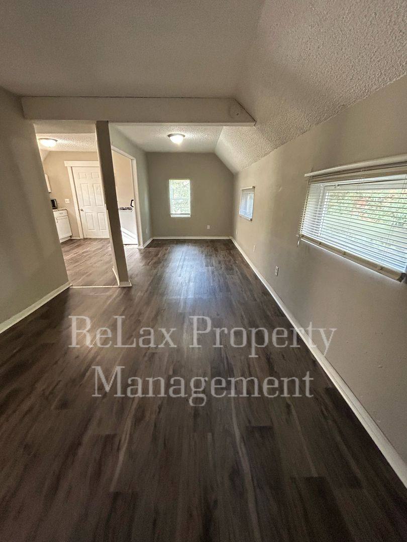 Apartment for rent at 207 Avon St, La Crosse, WI 54601